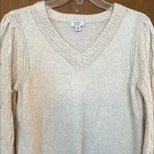 EUC Crown & Ivy Cream V-Neck Sweater Size Medium